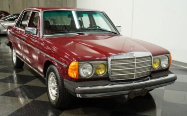 Mercedes-benz-240d-1983-Orient-Red-Maroon-11