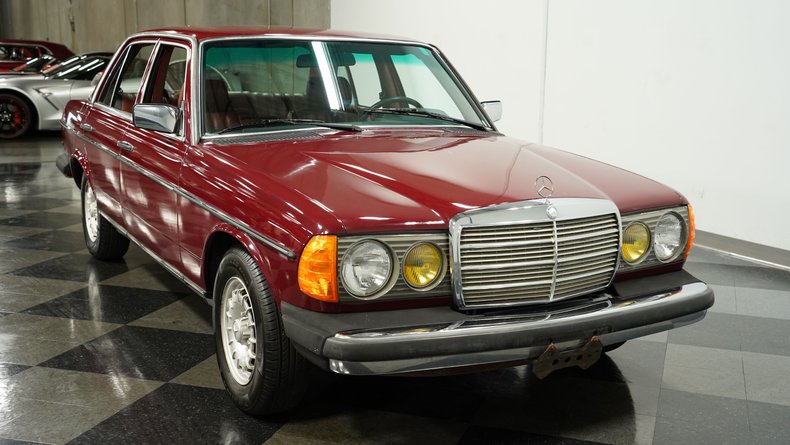 Mercedes-benz-240d-1983-Orient-Red-Maroon-11