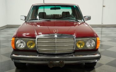 Mercedes-benz-240d-1983-Orient-Red-Maroon-12