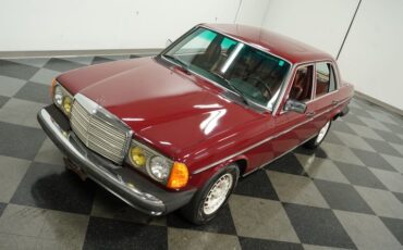 Mercedes-benz-240d-1983-Orient-Red-Maroon-13