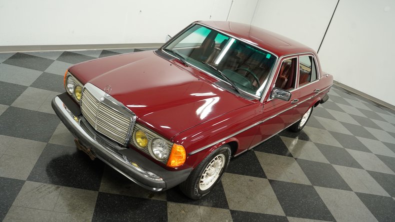 Mercedes-benz-240d-1983-Orient-Red-Maroon-13