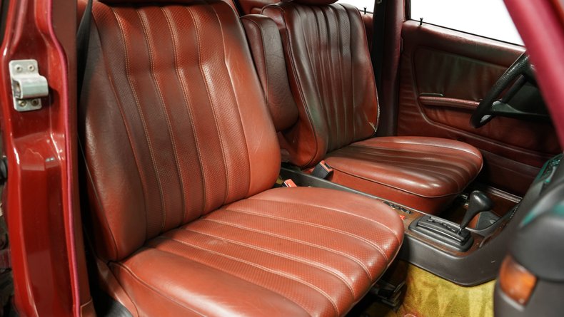 Mercedes-benz-240d-1983-Orient-Red-Maroon-14