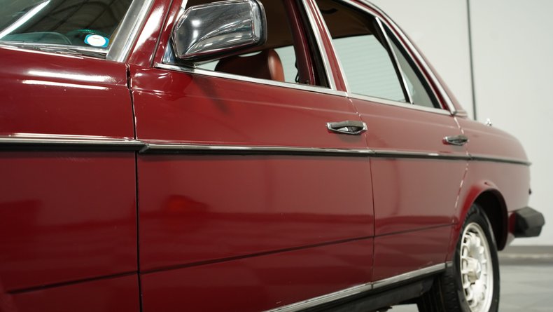 Mercedes-benz-240d-1983-Orient-Red-Maroon-16