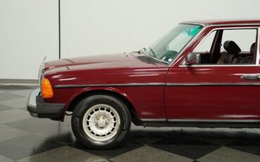 Mercedes-benz-240d-1983-Orient-Red-Maroon-17