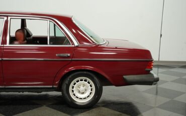 Mercedes-benz-240d-1983-Orient-Red-Maroon-18