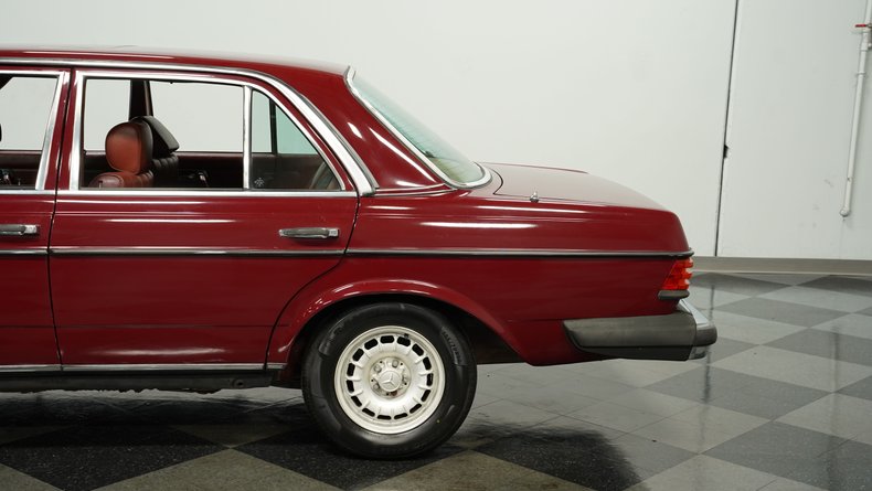 Mercedes-benz-240d-1983-Orient-Red-Maroon-18
