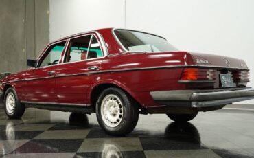 Mercedes-benz-240d-1983-Orient-Red-Maroon-19