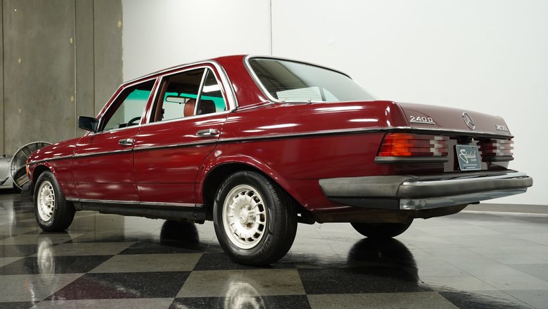 Mercedes-benz-240d-1983-Orient-Red-Maroon-19