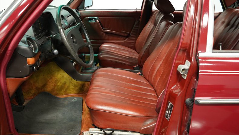 Mercedes-benz-240d-1983-Orient-Red-Maroon-2