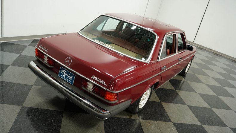 Mercedes-benz-240d-1983-Orient-Red-Maroon-20
