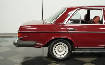 Mercedes-benz-240d-1983-Orient-Red-Maroon-23