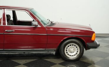 Mercedes-benz-240d-1983-Orient-Red-Maroon-25