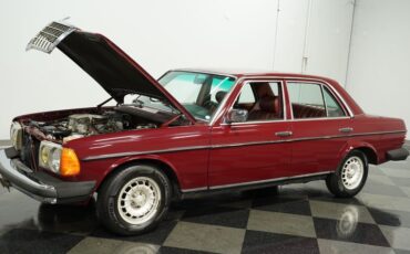 Mercedes-benz-240d-1983-Orient-Red-Maroon-27