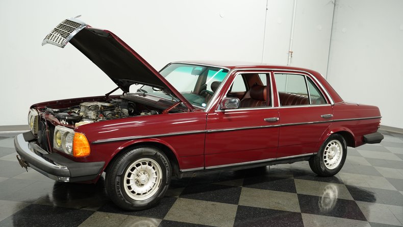 Mercedes-benz-240d-1983-Orient-Red-Maroon-27