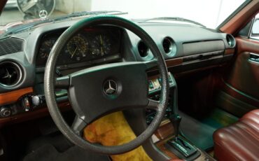 Mercedes-benz-240d-1983-Orient-Red-Maroon-31