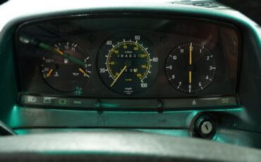 Mercedes-benz-240d-1983-Orient-Red-Maroon-32