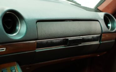 Mercedes-benz-240d-1983-Orient-Red-Maroon-34