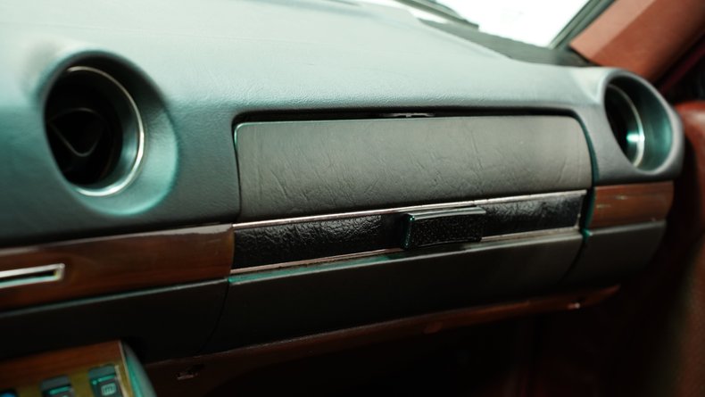 Mercedes-benz-240d-1983-Orient-Red-Maroon-34