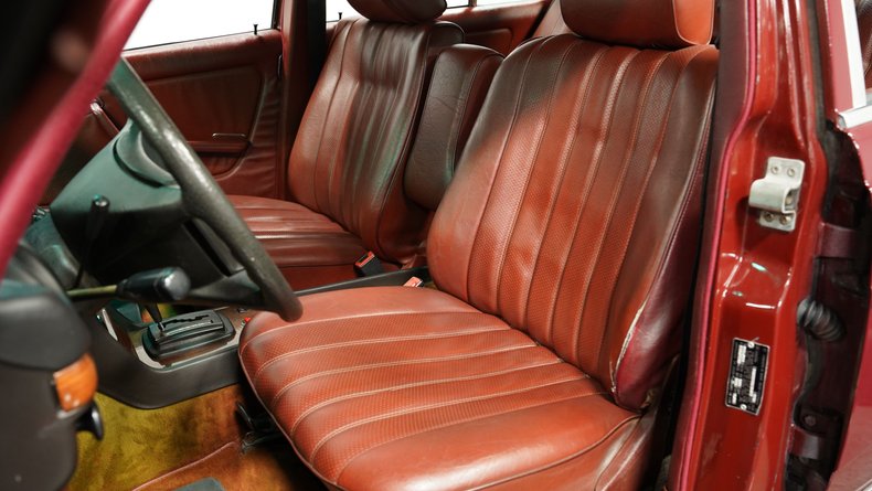 Mercedes-benz-240d-1983-Orient-Red-Maroon-35