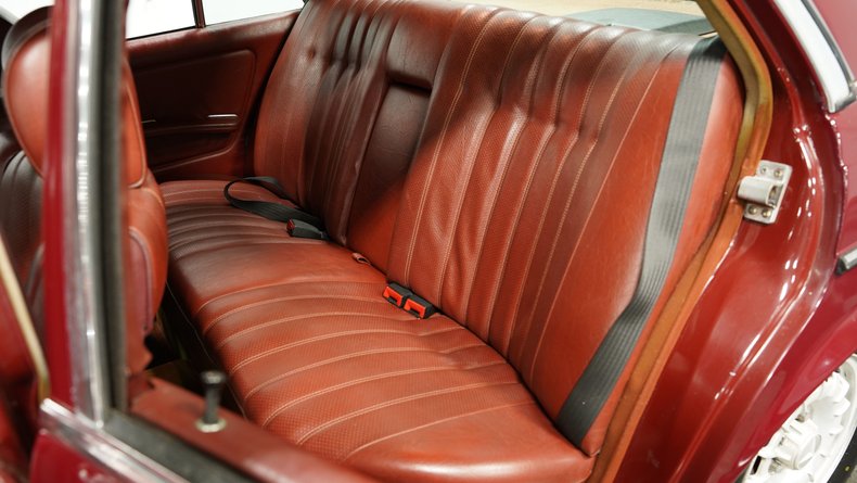 Mercedes-benz-240d-1983-Orient-Red-Maroon-37