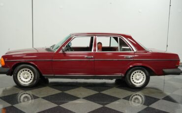 Mercedes-benz-240d-1983-Orient-Red-Maroon