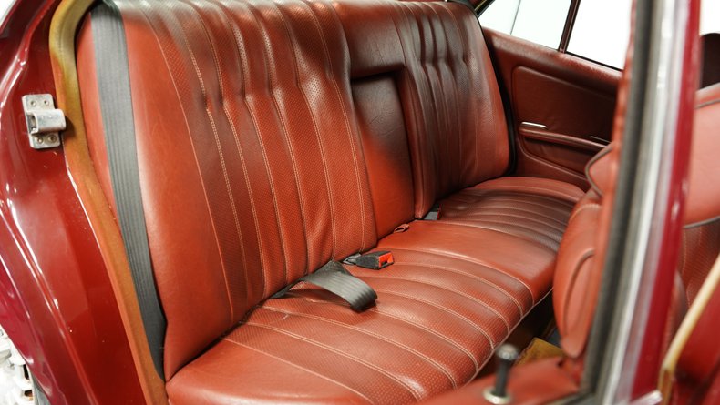 Mercedes-benz-240d-1983-Orient-Red-Maroon-39