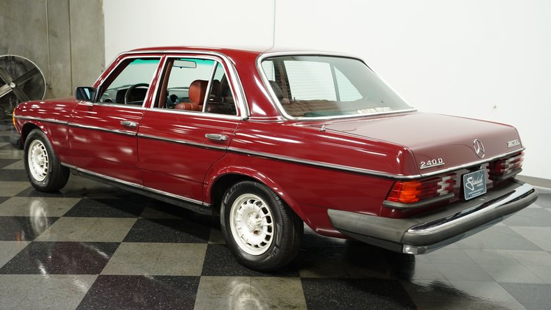 Mercedes-benz-240d-1983-Orient-Red-Maroon-4