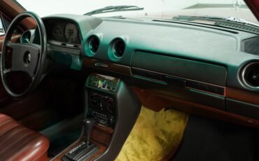 Mercedes-benz-240d-1983-Orient-Red-Maroon-41