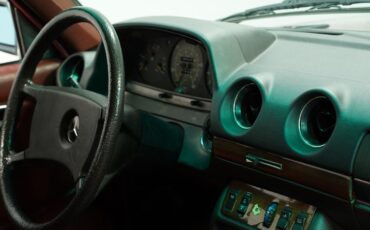 Mercedes-benz-240d-1983-Orient-Red-Maroon-42