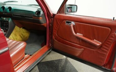 Mercedes-benz-240d-1983-Orient-Red-Maroon-44