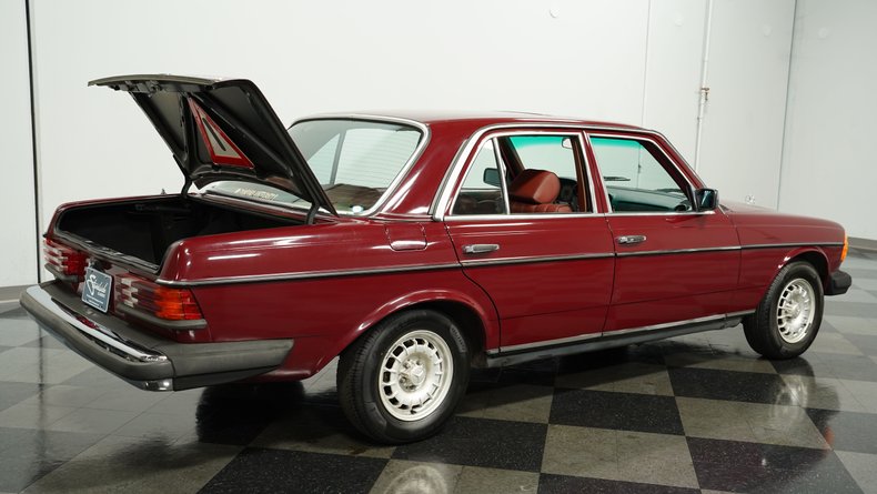 Mercedes-benz-240d-1983-Orient-Red-Maroon-45
