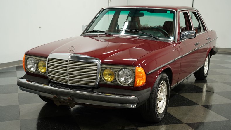Mercedes-benz-240d-1983-Orient-Red-Maroon-49