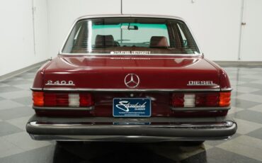 Mercedes-benz-240d-1983-Orient-Red-Maroon-6