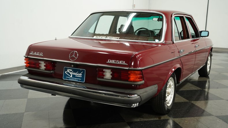 Mercedes-benz-240d-1983-Orient-Red-Maroon-7