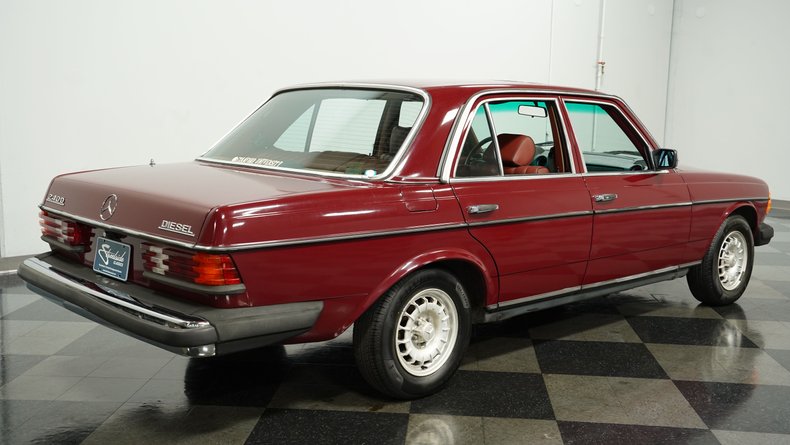 Mercedes-benz-240d-1983-Orient-Red-Maroon-8