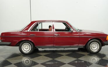 Mercedes-benz-240d-1983-Orient-Red-Maroon-9