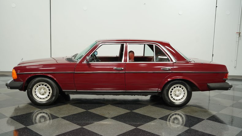 Mercedes-benz-240d-1983-Orient-Red-Maroon