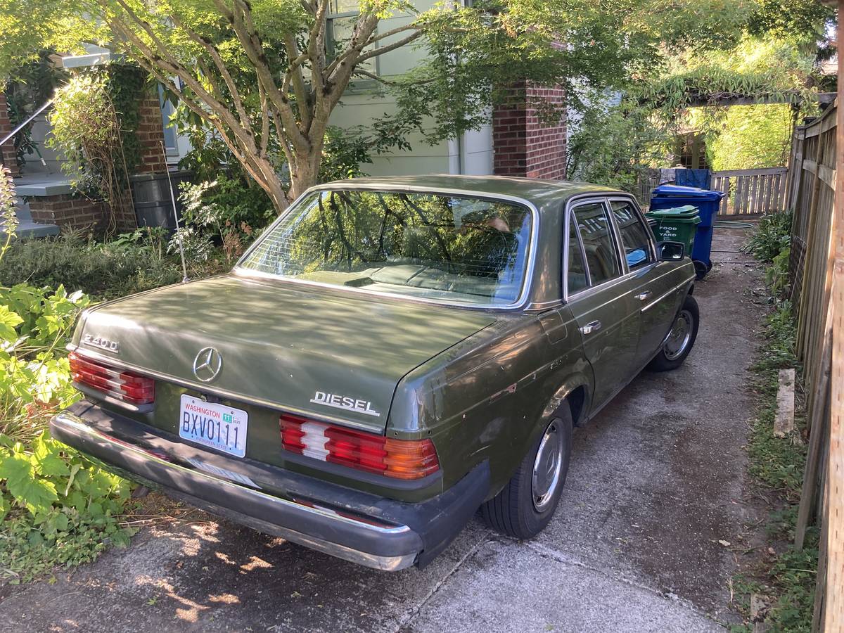 Mercedes-benz-240d-diesel-1980-green-2