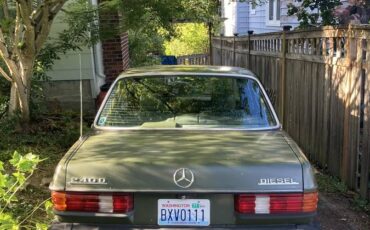 Mercedes-benz-240d-diesel-1980-green-3