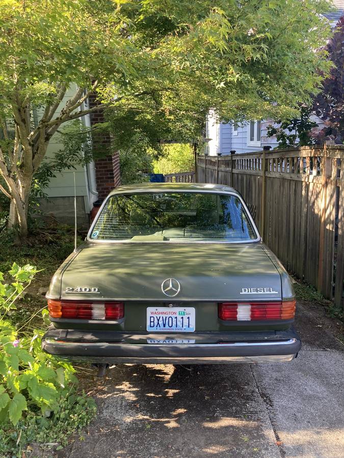 Mercedes-benz-240d-diesel-1980-green-3