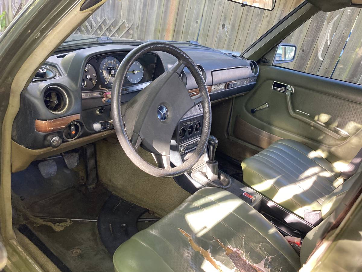 Mercedes-benz-240d-diesel-1980-green-5