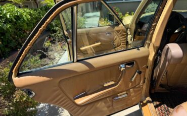 Mercedes-benz-240d-diesel-1982-1