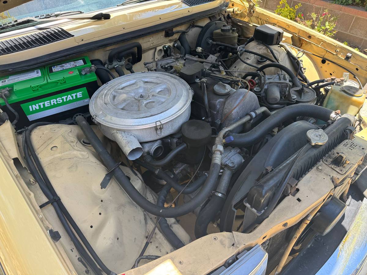 Mercedes-benz-240d-diesel-1982-12