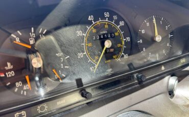 Mercedes-benz-240d-diesel-1982-13
