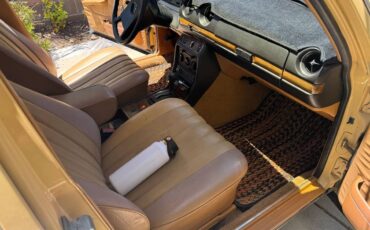 Mercedes-benz-240d-diesel-1982-14