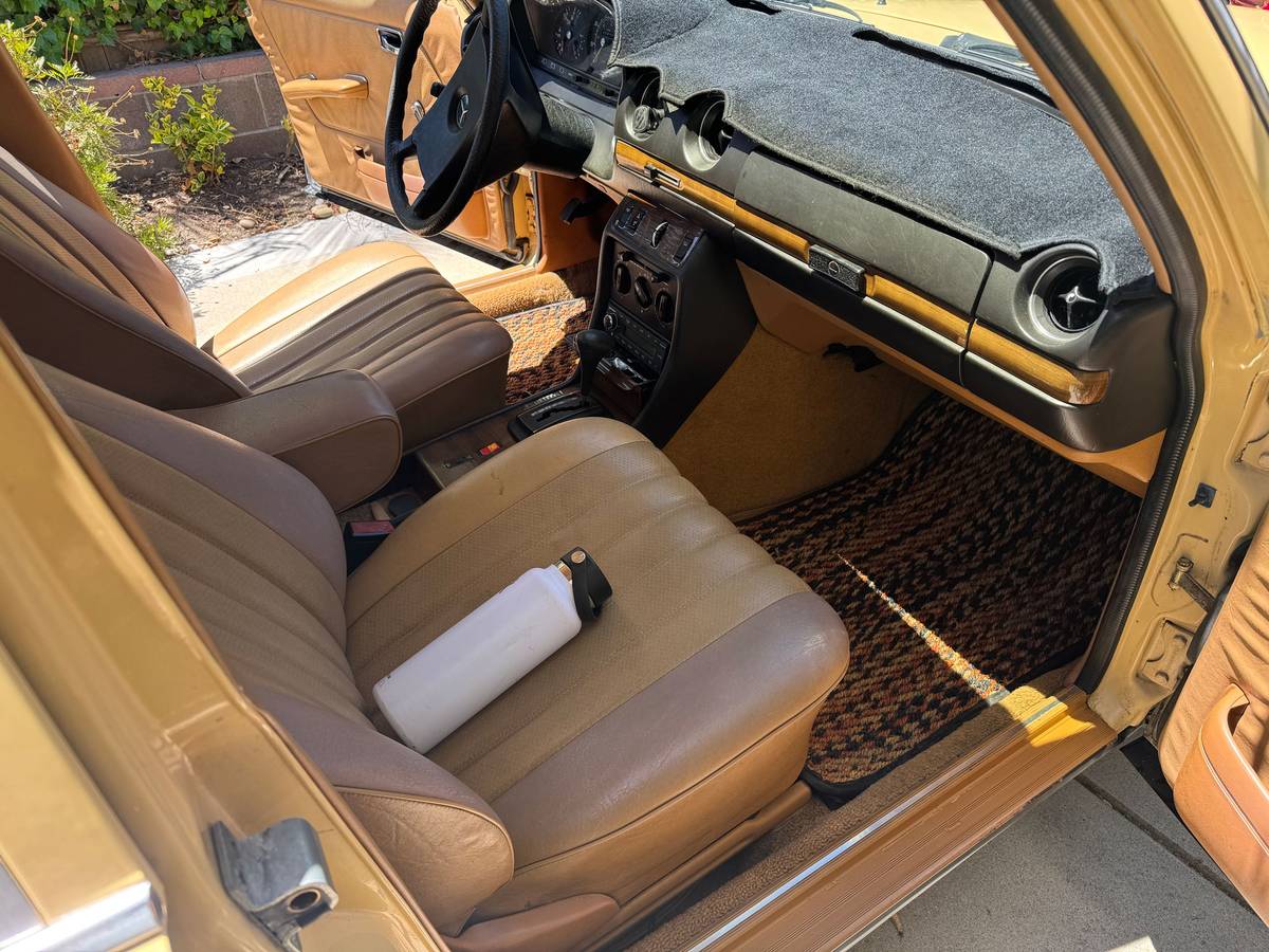 Mercedes-benz-240d-diesel-1982-14