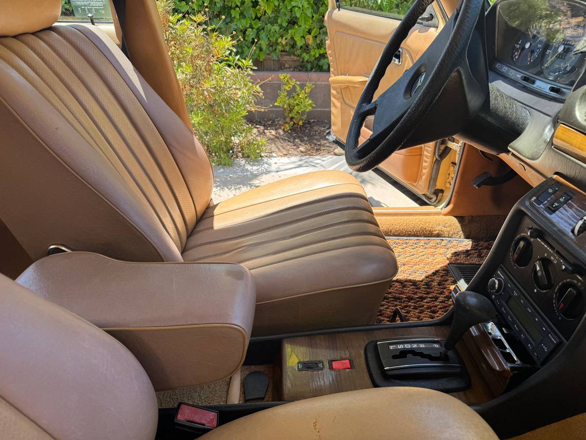 Mercedes-benz-240d-diesel-1982-15