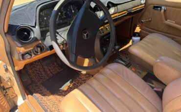Mercedes-benz-240d-diesel-1982-2