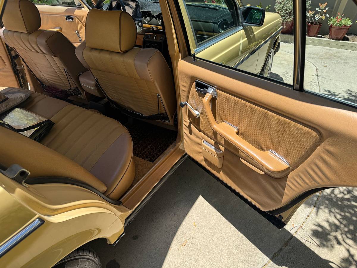 Mercedes-benz-240d-diesel-1982-20