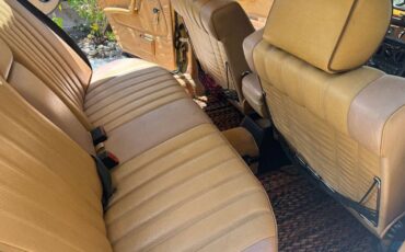 Mercedes-benz-240d-diesel-1982-21